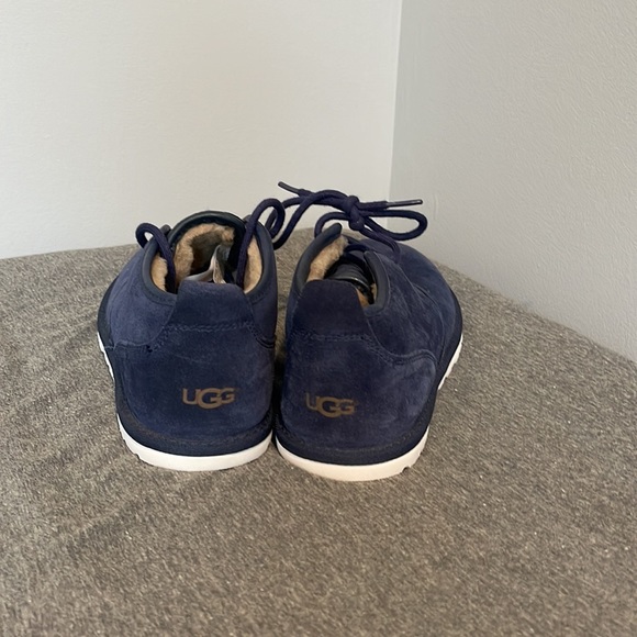 Navy flat Ugg - Picture 2 of 3